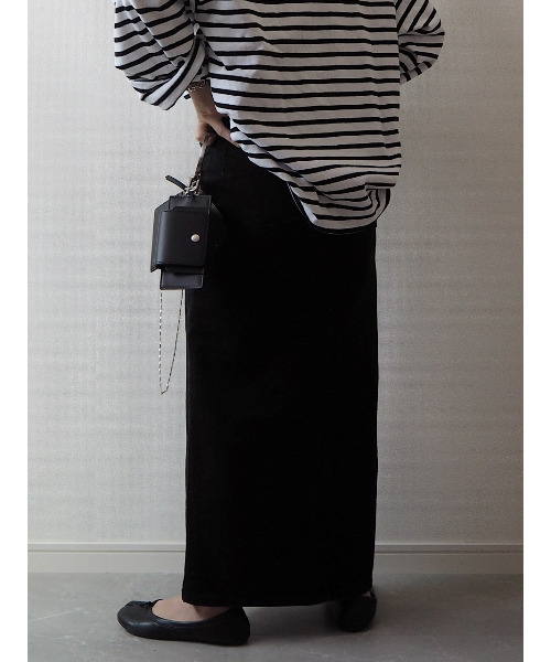 ISOOK(アイスー)の「Black denim pencil skirt / ブラックデニムペンシルスカート (mi select)(デニムスカート・レディース・ブラック・S/M)」の6枚目の写真