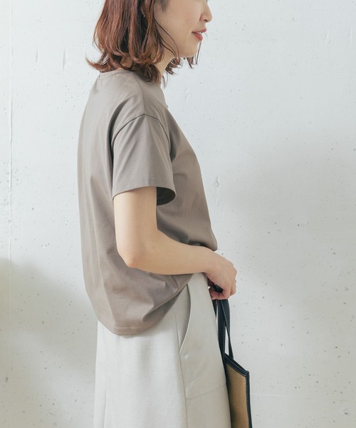 URBAN RESEARCH ROSSO（アーバンリサーチロッソ）の「【一部WEB限定カラー】ウルティマコットンTシャツ（Tシャツ/カットソー・レディース・ネイビー/オフホワイト/モカ/ライトベージュ・FREE）」の5枚目の写真