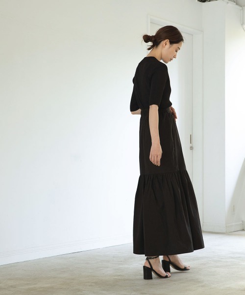 marjour（マージュール）の「MONOTONE TIERED SKIRT（スカート・レディース・ブラック/オフホワイト/ホワイト系・MEDIUM/MEDIUM/TALL）」の5枚目の写真