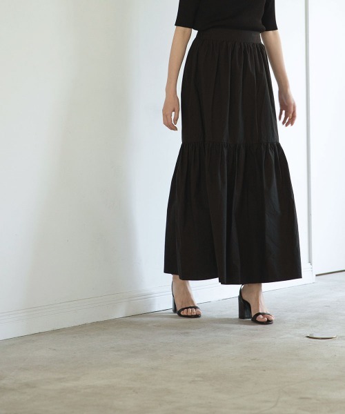 marjour（マージュール）の「MONOTONE TIERED SKIRT（スカート・レディース・ブラック/オフホワイト/ホワイト系・MEDIUM/MEDIUM/TALL）」の6枚目の写真