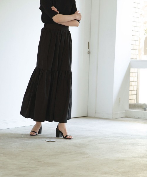 marjour（マージュール）の「MONOTONE TIERED SKIRT（スカート・レディース・ブラック/オフホワイト/ホワイト系・MEDIUM/MEDIUM/TALL）」の13枚目の写真