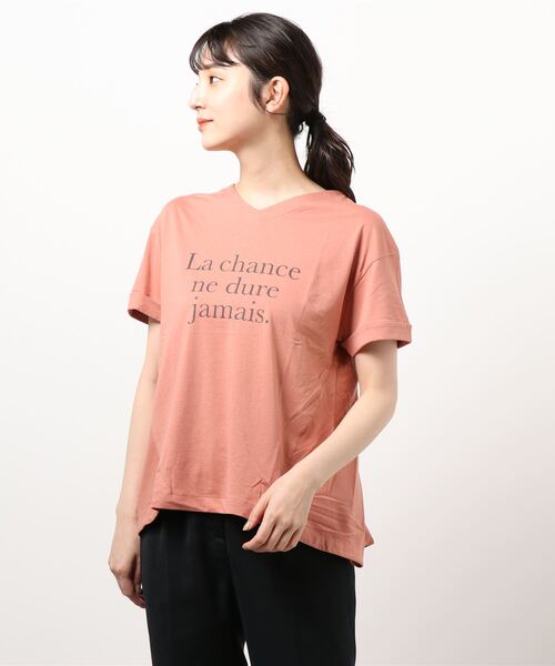 BELLUNA PLUS（ベルーナ）の「綿１００％ドレープ切替ロゴプルオーバー（Tシャツ/カットソー・レディース・ベージュ/オフホワイト/チャコール/コーラル・MEDIUM/LARGE/X-LARGE）」の12枚目の写真