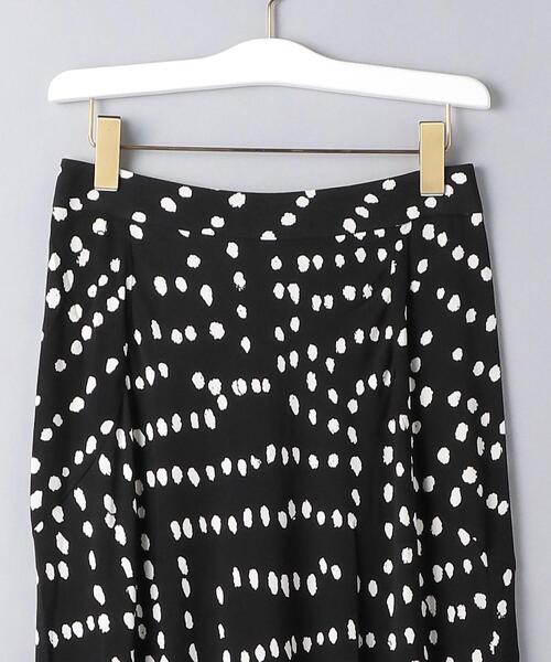 DIANE von FURSTENBERG（ダイアンフォンファステンバーグ）の「＜DIANE von FURSTENBERG（ダイアン フォン ファステンバーグ）＞DEFORM DOT プリント マキシスカート ■■■（スカート・レディース・ブラック・2/4）」の4枚目の写真
