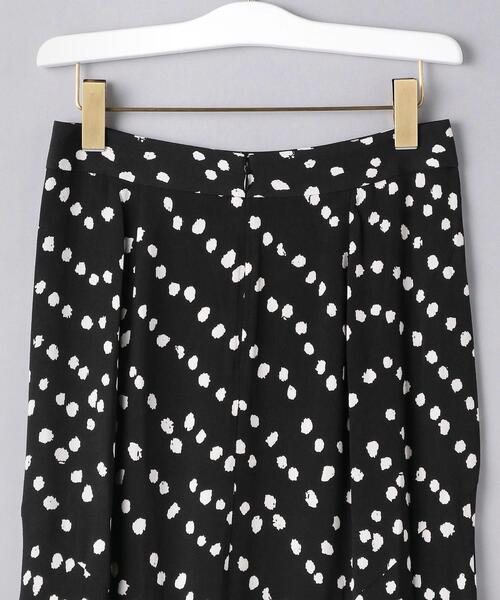 DIANE von FURSTENBERG（ダイアンフォンファステンバーグ）の「＜DIANE von FURSTENBERG（ダイアン フォン ファステンバーグ）＞DEFORM DOT プリント マキシスカート ■■■（スカート・レディース・ブラック・2/4）」の5枚目の写真