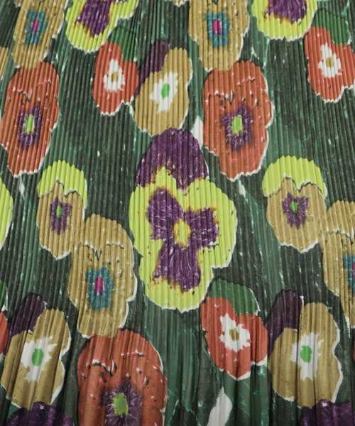 Design Tshirts Store graniph（デザイン　ティーシャツ　ストア　グラニフ）の「ブルーミングパンジー｜ソフトプリーツスカート（スカート・レディース・グリーン・FREE）」の10枚目の写真