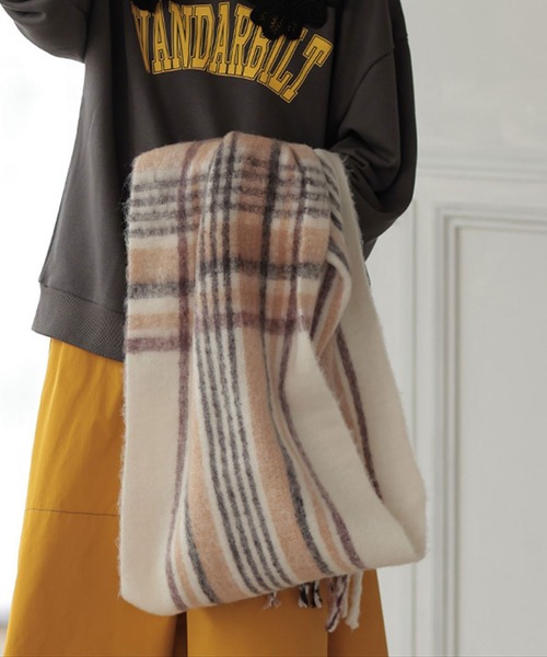 DONOBAN（ドノバン）の「チェックボリュームマフラー（ストール/ショール・レディース・ブラック/ブラウン/レッド/ピンク/イエロー・F）」の3枚目の写真