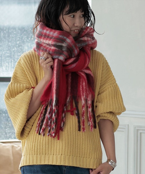 DONOBAN（ドノバン）の「チェックボリュームマフラー（ストール/ショール・レディース・ブラック/ブラウン/レッド/ピンク/イエロー・F）」の5枚目の写真