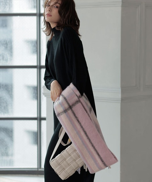 DONOBAN（ドノバン）の「チェックボリュームマフラー（ストール/ショール・レディース・ブラック/ブラウン/レッド/ピンク/イエロー・F）」の7枚目の写真