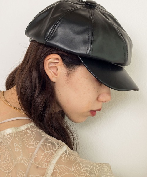 w closet（ダブルクローゼット）の「レザー風キャスケット（キャスケット・レディース・ブラック/キャメル・FREE）」の2枚目の写真