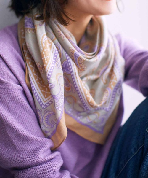 IEDIT(イディット)の「IEDIT 巻いたり包んだり!スカーフみたいなペイズリーマルチクロス(マフラー・レディース・ベージュ/ネイビー/ピンク・ONE SIZE)」の2枚目の写真