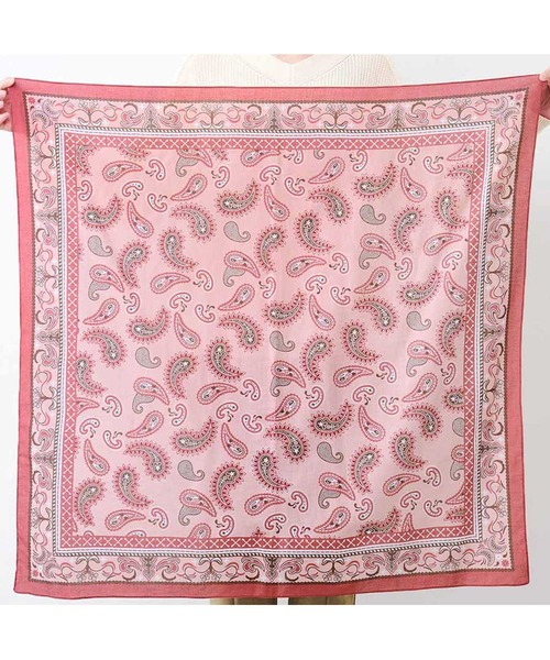 IEDIT(イディット)の「IEDIT 巻いたり包んだり!スカーフみたいなペイズリーマルチクロス(マフラー・レディース・ベージュ/ネイビー/ピンク・ONE SIZE)」の1枚目の写真