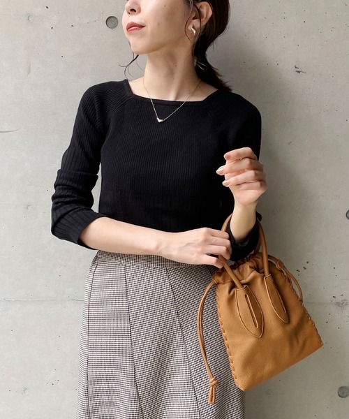 CAPRICIEUX LE'MAGE（カプリシューレマージュ）の「2WAYスクエアリブプルオーバー（ニット/セーター・レディース・ブラック/ブラウン/オフホワイト/グレイッシュベージュ・FREE）」の15枚目の写真