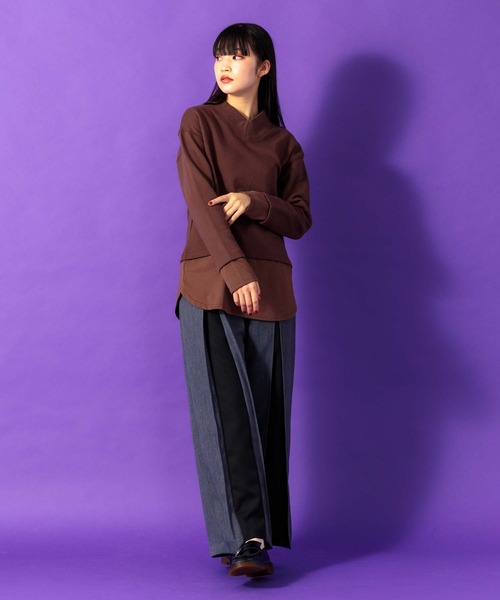 Anside(アンサイド)の「裾異素材切替Vネックプルオーバー(その他トップス・レディース・チャコールグレー/ブラウン/ブルー・M)」の11枚目の写真
