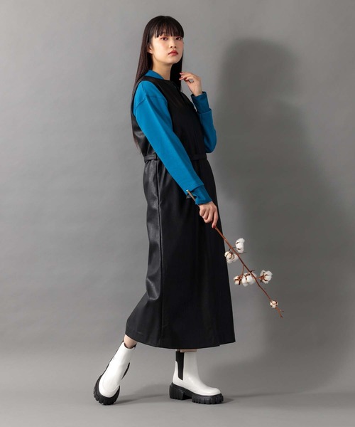 Anside(アンサイド)の「裾異素材切替Vネックプルオーバー(その他トップス・レディース・チャコールグレー/ブラウン/ブルー・M)」の15枚目の写真