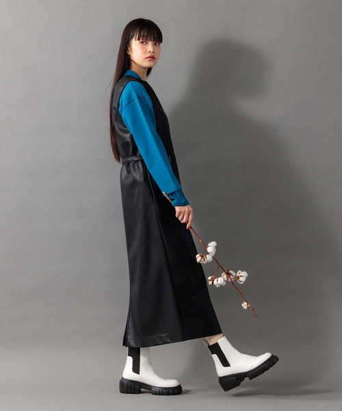 Anside(アンサイド)の「裾異素材切替Vネックプルオーバー(その他トップス・レディース・チャコールグレー/ブラウン/ブルー・M)」の16枚目の写真