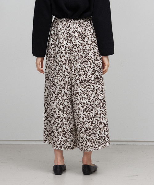 abahouse mavie（アバハウスマヴィ）の「プリントワイドタックパンツ（その他パンツ・レディース・カーキ/アイボリー・フリー）」の8枚目の写真