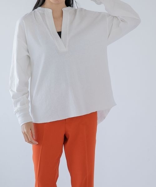 yuw(ユウ)の「テンジクVネックプルオーバー 263774(Tシャツ/カットソー・レディース・オフホワイト/ブラック・FREE)」の7枚目の写真