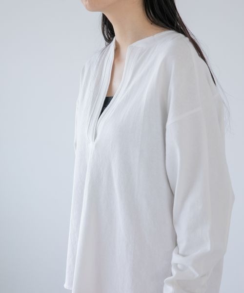 yuw(ユウ)の「テンジクVネックプルオーバー 263774(Tシャツ/カットソー・レディース・オフホワイト/ブラック・FREE)」の17枚目の写真