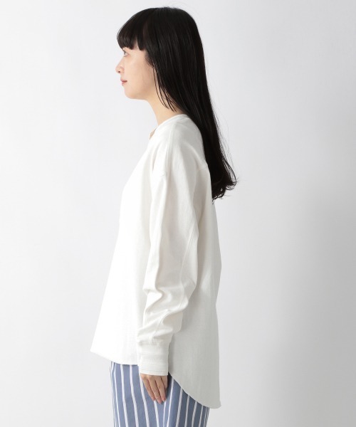 yuw(ユウ)の「テンジクVネックプルオーバー 263774(Tシャツ/カットソー・レディース・オフホワイト/ブラック・FREE)」の6枚目の写真