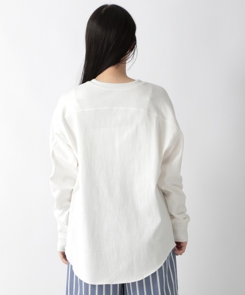 yuw(ユウ)の「テンジクVネックプルオーバー 263774(Tシャツ/カットソー・レディース・オフホワイト/ブラック・FREE)」の4枚目の写真