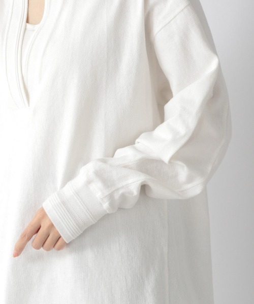 yuw(ユウ)の「テンジクVネックプルオーバー 263774(Tシャツ/カットソー・レディース・オフホワイト/ブラック・FREE)」の18枚目の写真