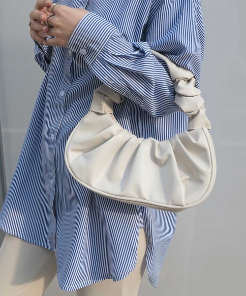 CORNERS（コーナーズ）の「ラウンドギャザーバッグ（ハンドバッグ・レディース・ブラック/パープル/ブルー/アイボリー・FREE）」の2枚目の写真