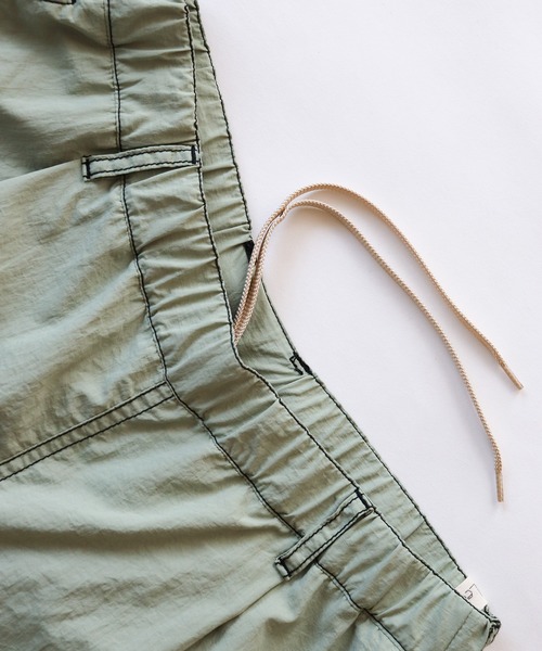 AlexanderLeeChang(アレキサンダーリーチャン)の「AlexanderLeeChang アレキサンダーリーチャン / NYLON CARGO PANTS ナイロンカーゴパンツ / AC042203(カーゴパンツ・メンズ・グレー/ブラック/スカイブルー・2/3)」の7枚目の写真