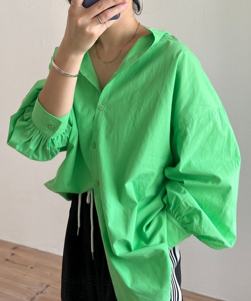 wee9s(ウィークス)の「volume sleeve no collar shirt / お尻すっぽりボリュームスリーブノーカラーシャツ(シャツ/ブラウス・レディース・ピンク/ブルー/アイボリー/ベージュ/チェリーピンク/ブラック/グリーン・FREE)」の5枚目の写真