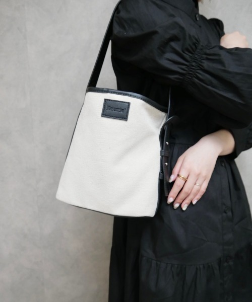 Reurie'（レウリィ）の「キャンバスバケットバッグ（ハンドバッグ・レディース・ブラック/ブラウン・FREE）」の2枚目の写真