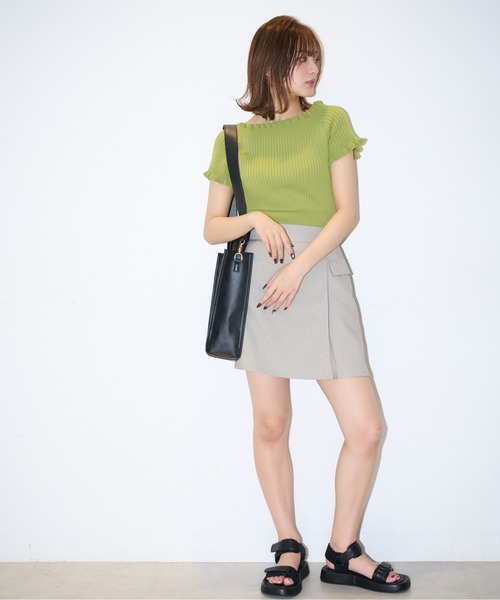 FREE'S MART（フリーズマート）の「◆2Wayオフショルフリルリブ半袖ショート丈ニット（ニット/セーター・レディース・ホワイト/ブラック/ベージュ/グリーン・FREE）」の9枚目の写真