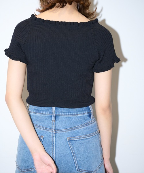 FREE'S MART（フリーズマート）の「◆2Wayオフショルフリルリブ半袖ショート丈ニット（ニット/セーター・レディース・ホワイト/ブラック/ベージュ/グリーン・FREE）」の20枚目の写真