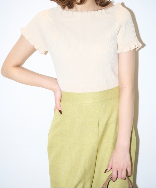 FREE'S MART（フリーズマート）の「◆2Wayオフショルフリルリブ半袖ショート丈ニット（ニット/セーター・レディース・ホワイト/ブラック/ベージュ/グリーン・FREE）」の15枚目の写真