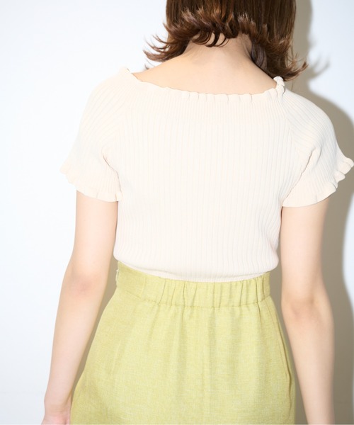 FREE'S MART（フリーズマート）の「◆2Wayオフショルフリルリブ半袖ショート丈ニット（ニット/セーター・レディース・ホワイト/ブラック/ベージュ/グリーン・FREE）」の10枚目の写真