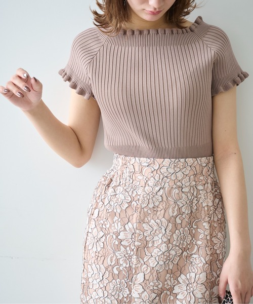 FREE'S MART（フリーズマート）の「◆2Wayオフショルフリルリブ半袖ショート丈ニット（ニット/セーター・レディース・ホワイト/ブラック/ベージュ/グリーン・FREE）」の11枚目の写真