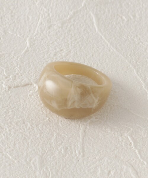 grove（グローブ）の「◆アクリルワイドリング（リング・レディース・アイボリー/ライトベージュ/ベビーピンク・00）」の2枚目の写真