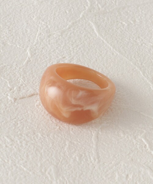 grove（グローブ）の「◆アクリルワイドリング（リング・レディース・アイボリー/ライトベージュ/ベビーピンク・00）」の4枚目の写真