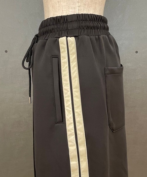 PAGEBOY（ページボーイ）の「CORE / スリットラインジャージ（スウェットパンツ・レディース・チャコールグレー/ブラック・FREE）」の13枚目の写真