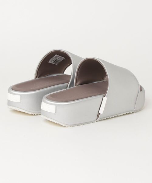 Y-3（ワイスリー）の「Y-3 SLIDE（サンダル・メンズ・シルバー系・22.5cm/23.5cm/24.5cm/25.5cm/26.5cm/27.5cm/28.5cm/29.5cm）」の2枚目の写真