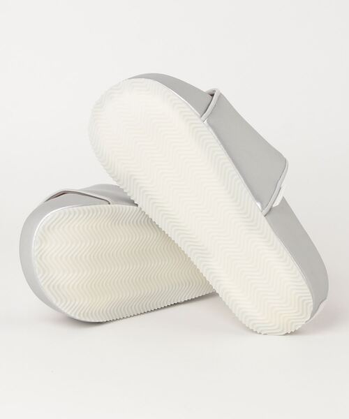 Y-3（ワイスリー）の「Y-3 SLIDE（サンダル・メンズ・シルバー系・22.5cm/23.5cm/24.5cm/25.5cm/26.5cm/27.5cm/28.5cm/29.5cm）」の3枚目の写真
