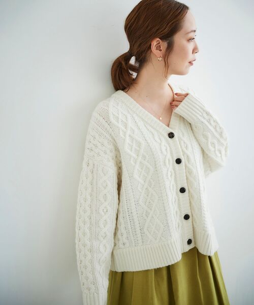 le.coeur blanc（ルクールブラン）の「ウールブレンドケーブルカーディガン（カーディガン/ボレロ・レディース・ブラック/アイボリー・38）」の7枚目の写真