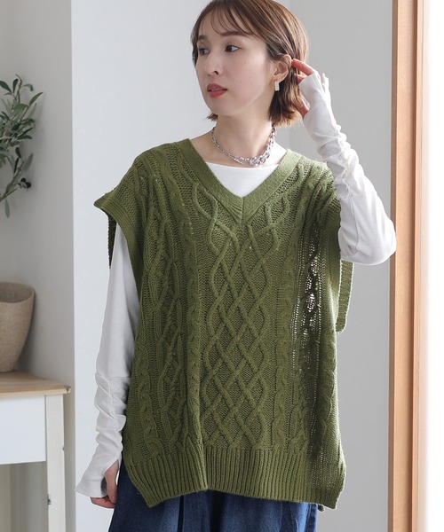 ElegChic(エレグシック)の「ケーブル編みVネックベスト(ベスト・レディース・グリーン/ライトグレー/モカ/ブラック・4L/XL/M)」の9枚目の写真