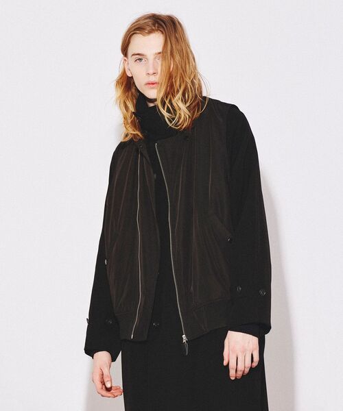 tk.TAKEO KIKUCHI(ティーケータケオキクチ)の「◆ダルマシルエットMA-1ベスト(ベスト・メンズ・ライトグレー/ブラック・88)」の2枚目の写真