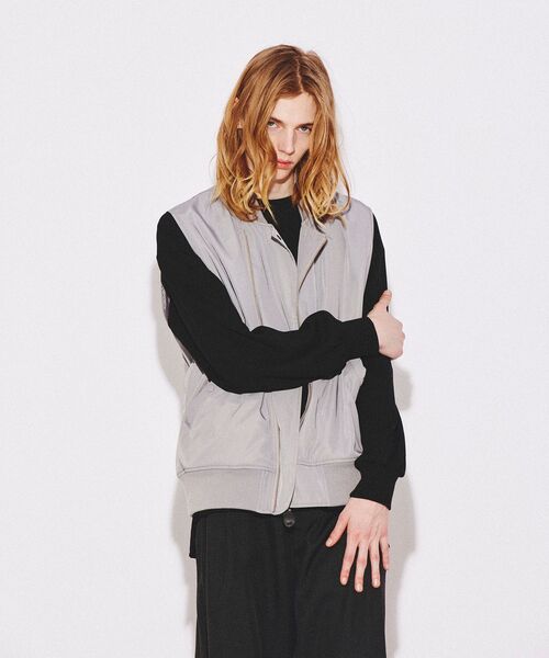 tk.TAKEO KIKUCHI(ティーケータケオキクチ)の「◆ダルマシルエットMA-1ベスト(ベスト・メンズ・ライトグレー/ブラック・88)」の17枚目の写真