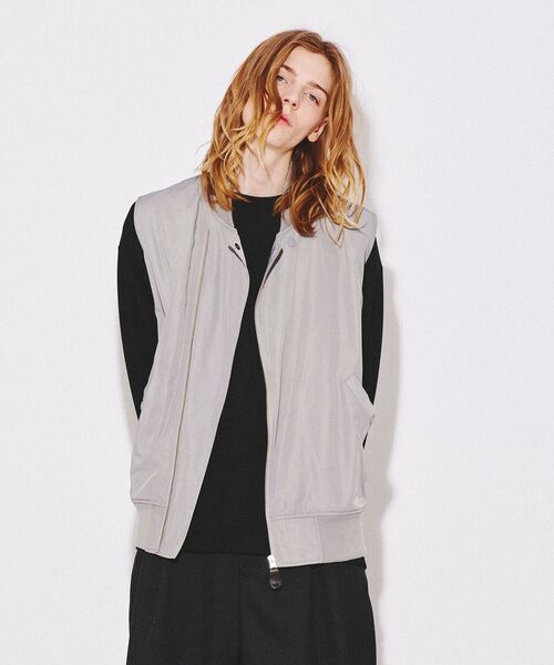 tk.TAKEO KIKUCHI(ティーケータケオキクチ)の「◆ダルマシルエットMA-1ベスト(ベスト・メンズ・ライトグレー/ブラック・88)」の18枚目の写真