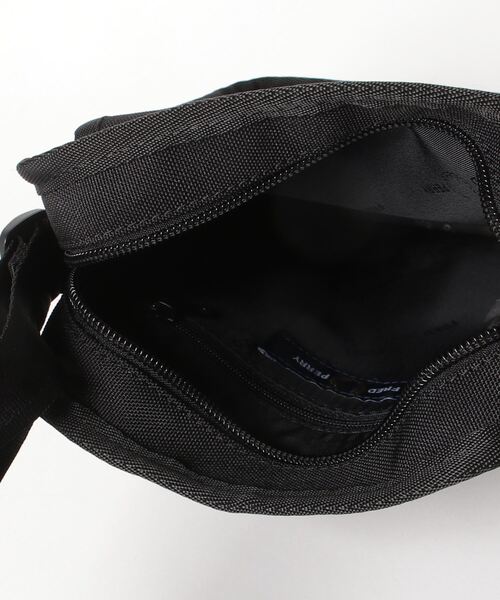 FRED PERRY（フレッドペリー）の「Branded Side Bag（ショルダーバッグ・メンズ・ネイビー/ブラック・ONE SIZE）」の5枚目の写真