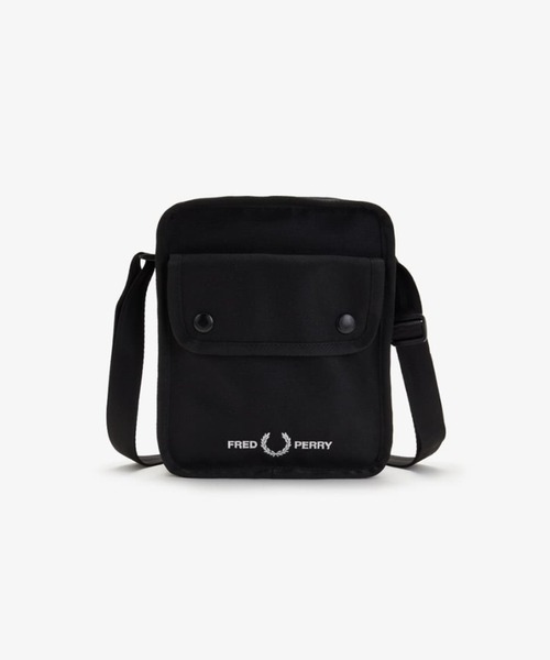 FRED PERRY（フレッドペリー）の「Branded Side Bag（ショルダーバッグ・メンズ・ネイビー/ブラック・ONE SIZE）」の7枚目の写真