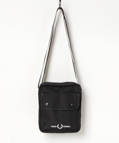FRED PERRY（フレッドペリー）の「Branded Side Bag（ショルダーバッグ・メンズ・ネイビー/ブラック・ONE SIZE）」の17枚目の写真