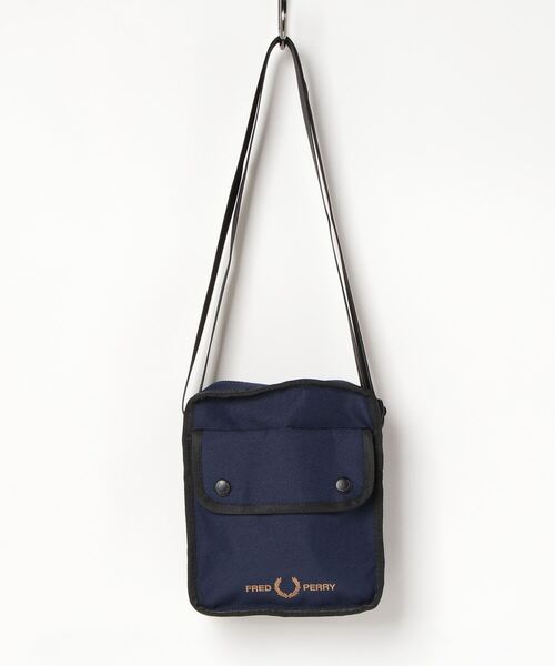 FRED PERRY（フレッドペリー）の「Branded Side Bag（ショルダーバッグ・メンズ・ネイビー/ブラック・ONE SIZE）」の18枚目の写真