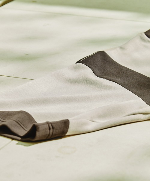 EMMA CLOTHES（エマクローズ）の「ドレープポンチ コンビカラー ルーズS/Sカットソー EMMA CLOTHES 2023SS（Tシャツ/カットソー・メンズ・ベージュ系/ブルー系/グレー系・M/L）」の21枚目の写真