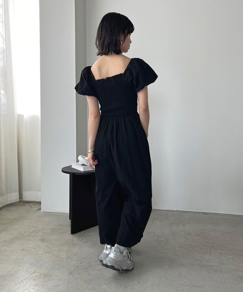 Jewelobe(ジュエローブ)の「バルーンスリーブシャーリングオールインワン(つなぎ/オールインワン・レディース・ベージュ/ブラック・FREE)」の11枚目の写真